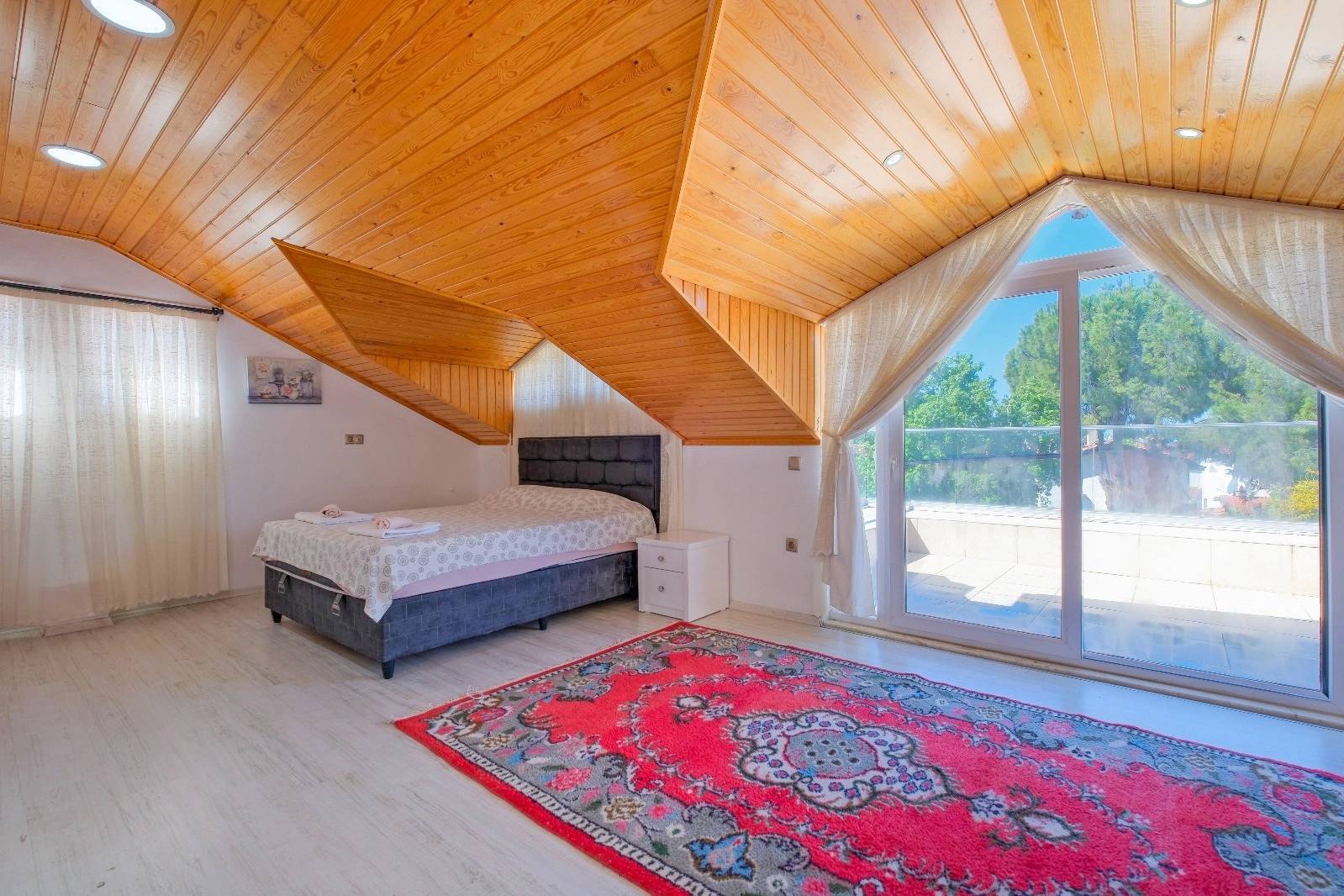 Fethiye Çiftlik'te Elverişli Konumda, Özel Havuzlu, Bahçeli Villa