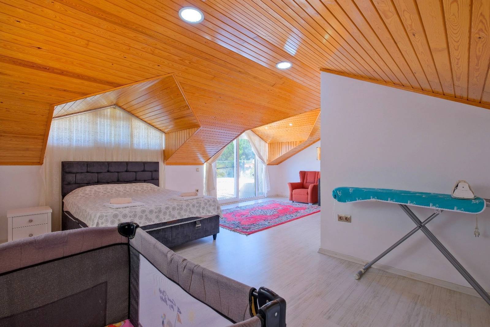 Fethiye Çiftlik'te Elverişli Konumda, Özel Havuzlu, Bahçeli Villa