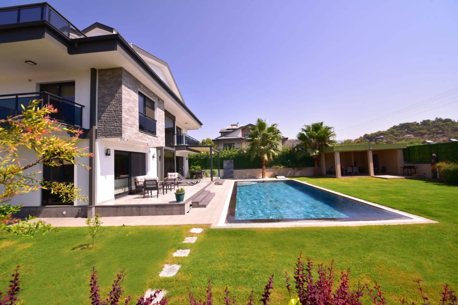 Fethiye Çiftlik'te Sakin Konumda, Özel Havuzlu, Modern Villa 45819