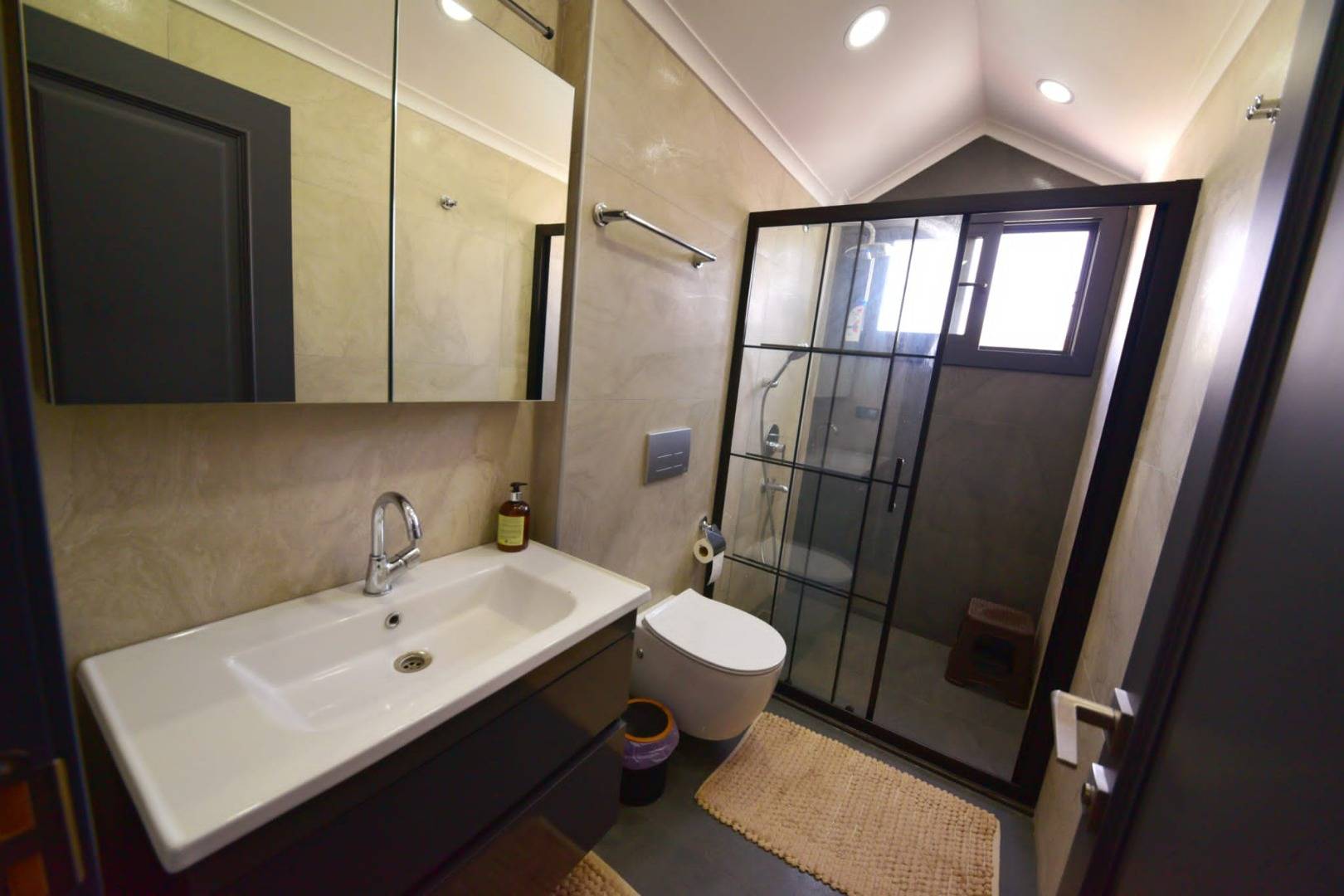 Fethiye Çiftlik'te Sakin Konumda, Özel Havuzlu, Modern Villa