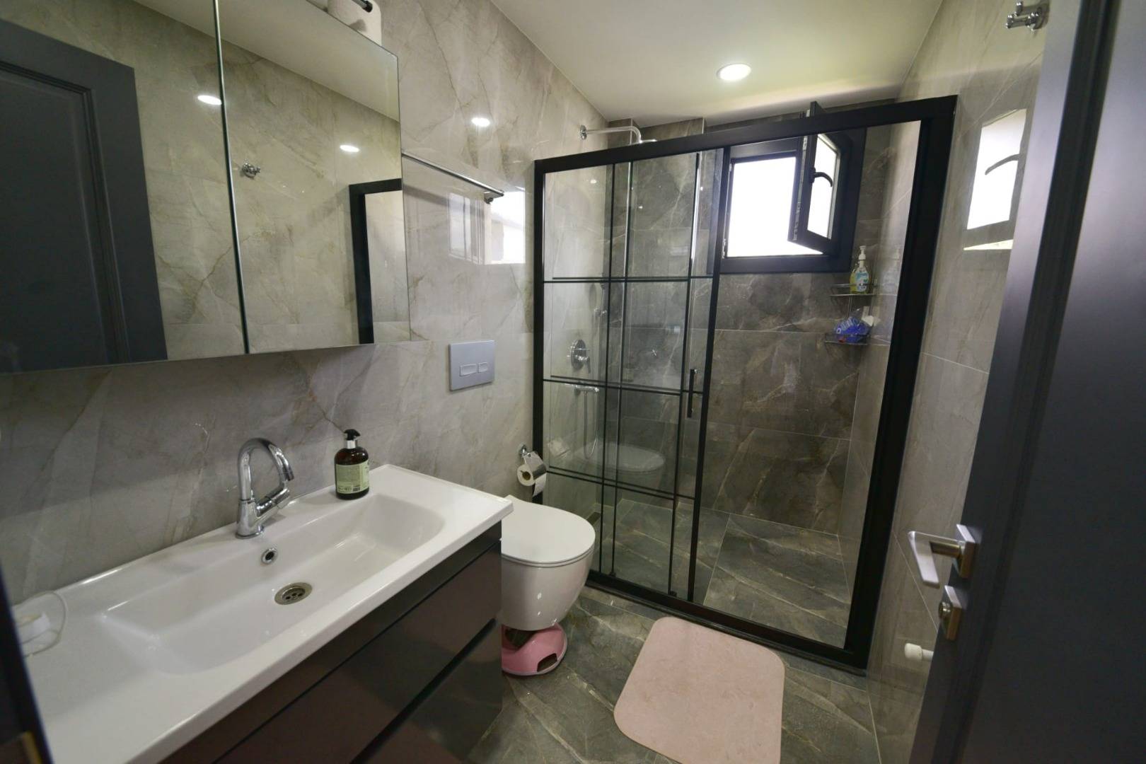 Fethiye Çiftlik'te Sakin Konumda, Özel Havuzlu, Modern Villa