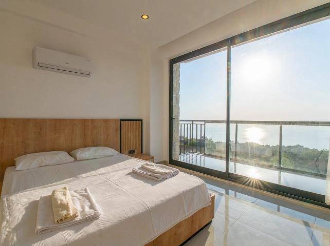 Fethiye Faralya'da Muhteşem Deniz Manzaralı, Özel Havuzlu, 4+1 Villa