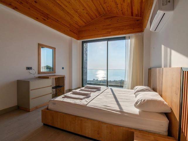 Fethiye Faralya'da Muhteşem Deniz Manzaralı, Özel Havuzlu, 4+1 Villa
