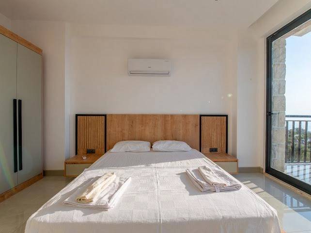 Fethiye Faralya'da Muhteşem Deniz Manzaralı, Özel Havuzlu, 4+1 Villa