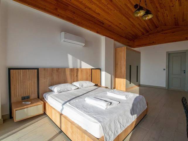 Fethiye Faralya'da Muhteşem Deniz Manzaralı, Özel Havuzlu, 4+1 Villa