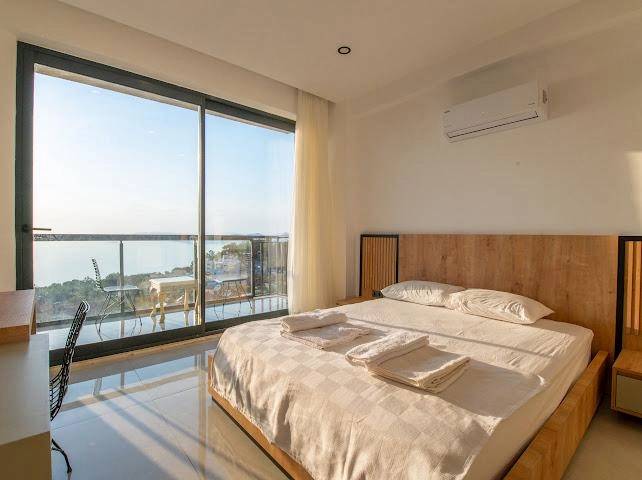 Fethiye Faralya'da Muhteşem Deniz Manzaralı, Özel Havuzlu, 4+1 Villa
