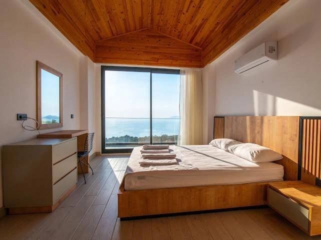 Fethiye Faralya'da Muhteşem Deniz Manzaralı, Özel Havuzlu, 4+1 Villa