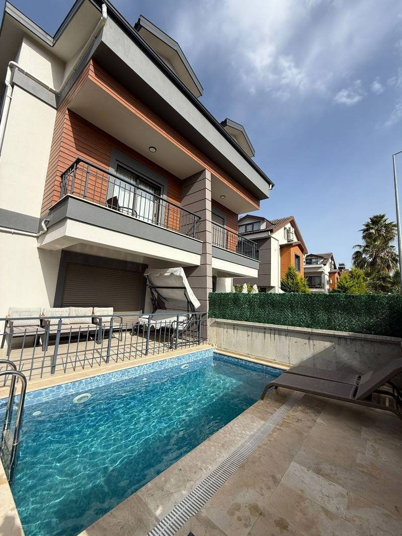 Fethiye Foça'da Denize Yürüme Mesafesinde, Özel Havuzlu, Lüks Villa
