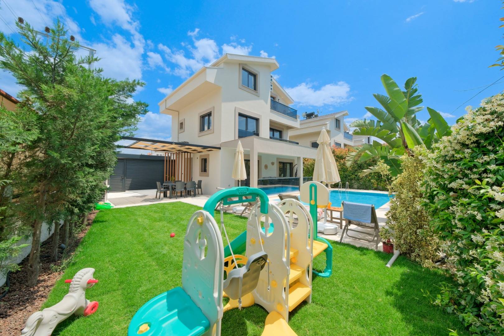 Fethiye Foça'da Yemyeşil Bahçeli, Özel Havuzlu, Çocuk Oyun Alanlı Villa 45829