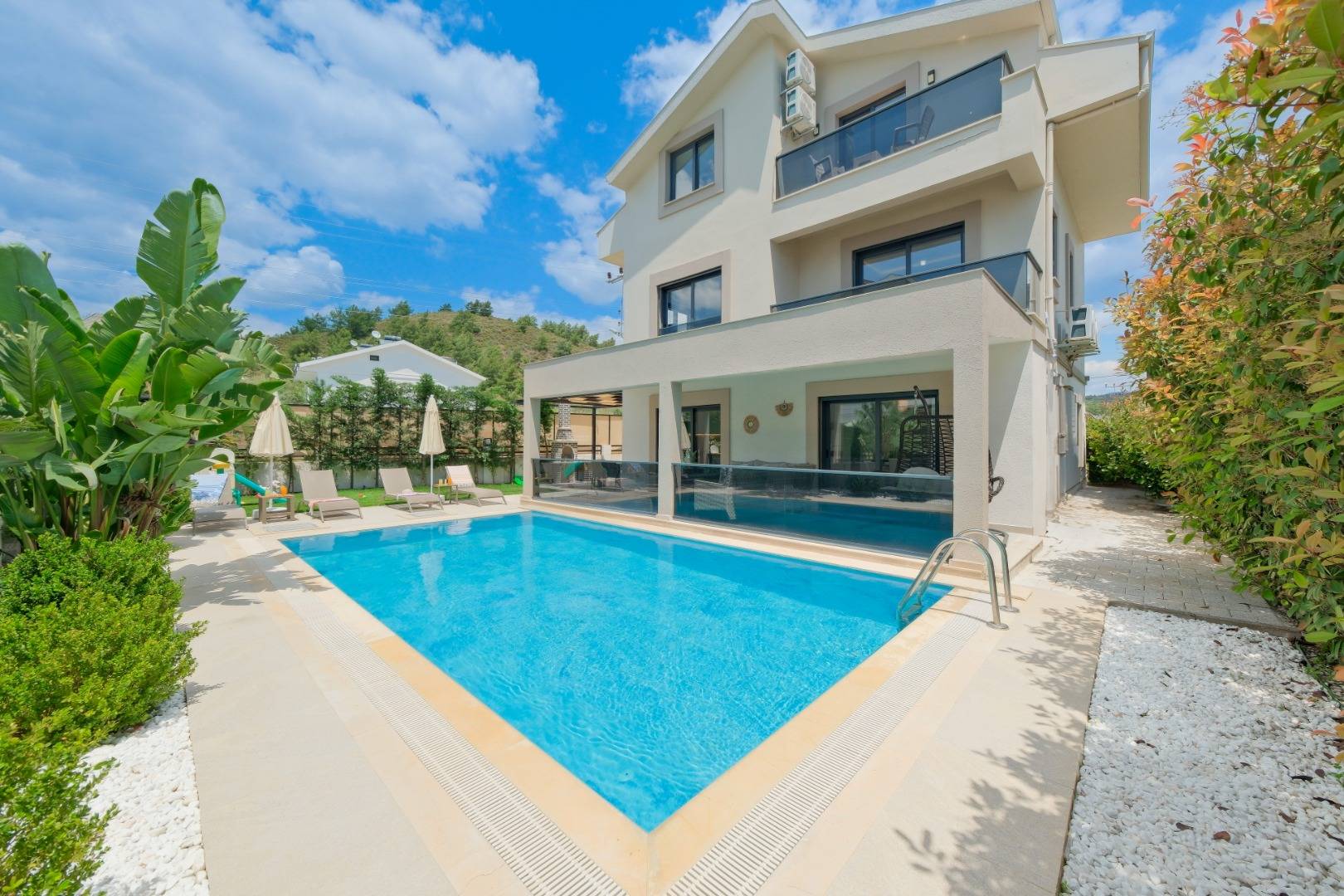 Fethiye Foça'da Yemyeşil Bahçeli, Özel Havuzlu, Çocuk Oyun Alanlı Villa 45829 — 2