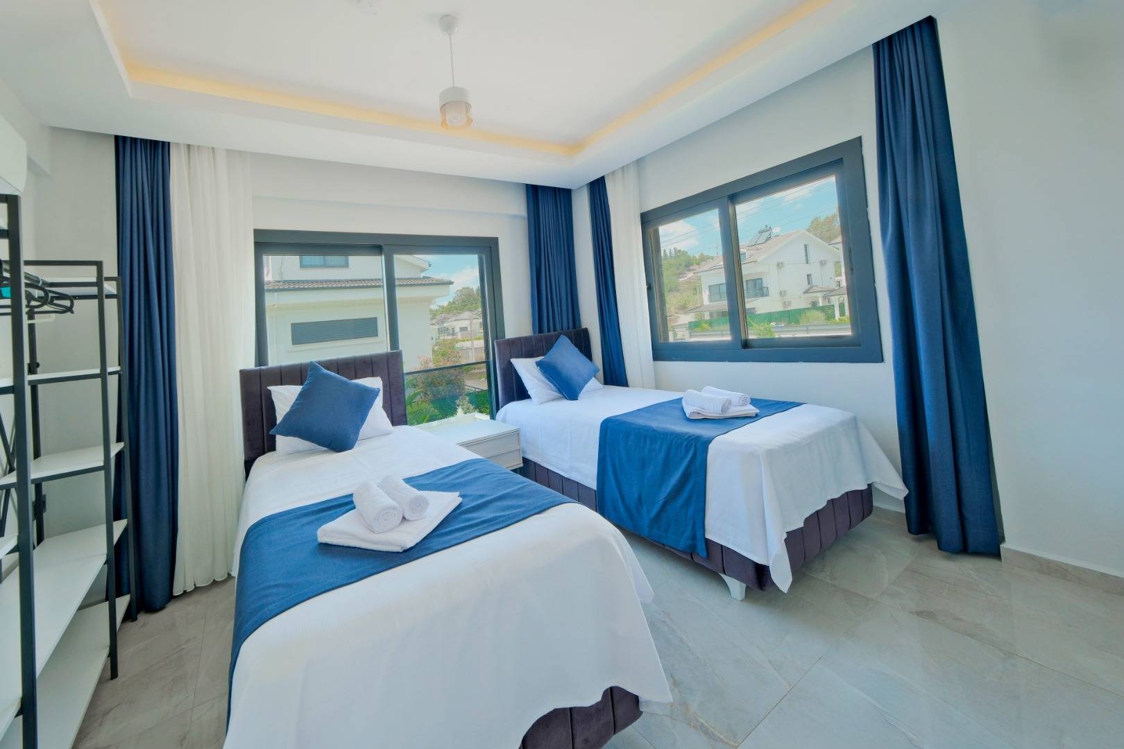 Fethiye Foça'da Yemyeşil Bahçeli, Özel Havuzlu, Çocuk Oyun Alanlı Villa