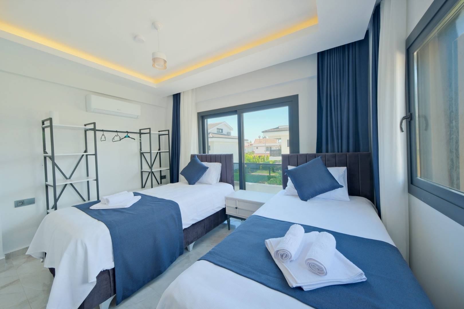 Fethiye Foça'da Yemyeşil Bahçeli, Özel Havuzlu, Çocuk Oyun Alanlı Villa