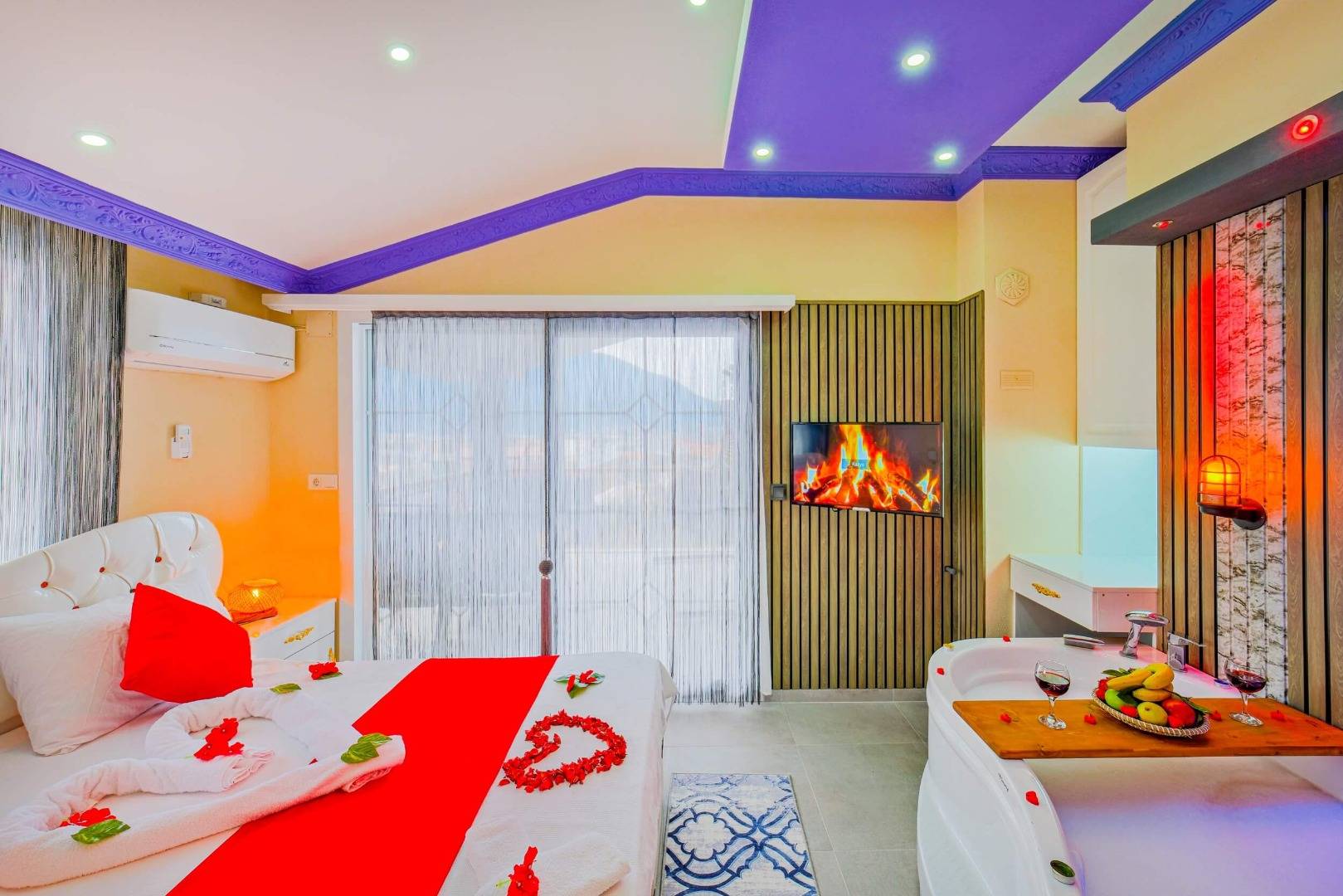 Fethiye Karaçulha'da Doğa İçerisinde, Özel Havuzlu, Konforlu Villa
