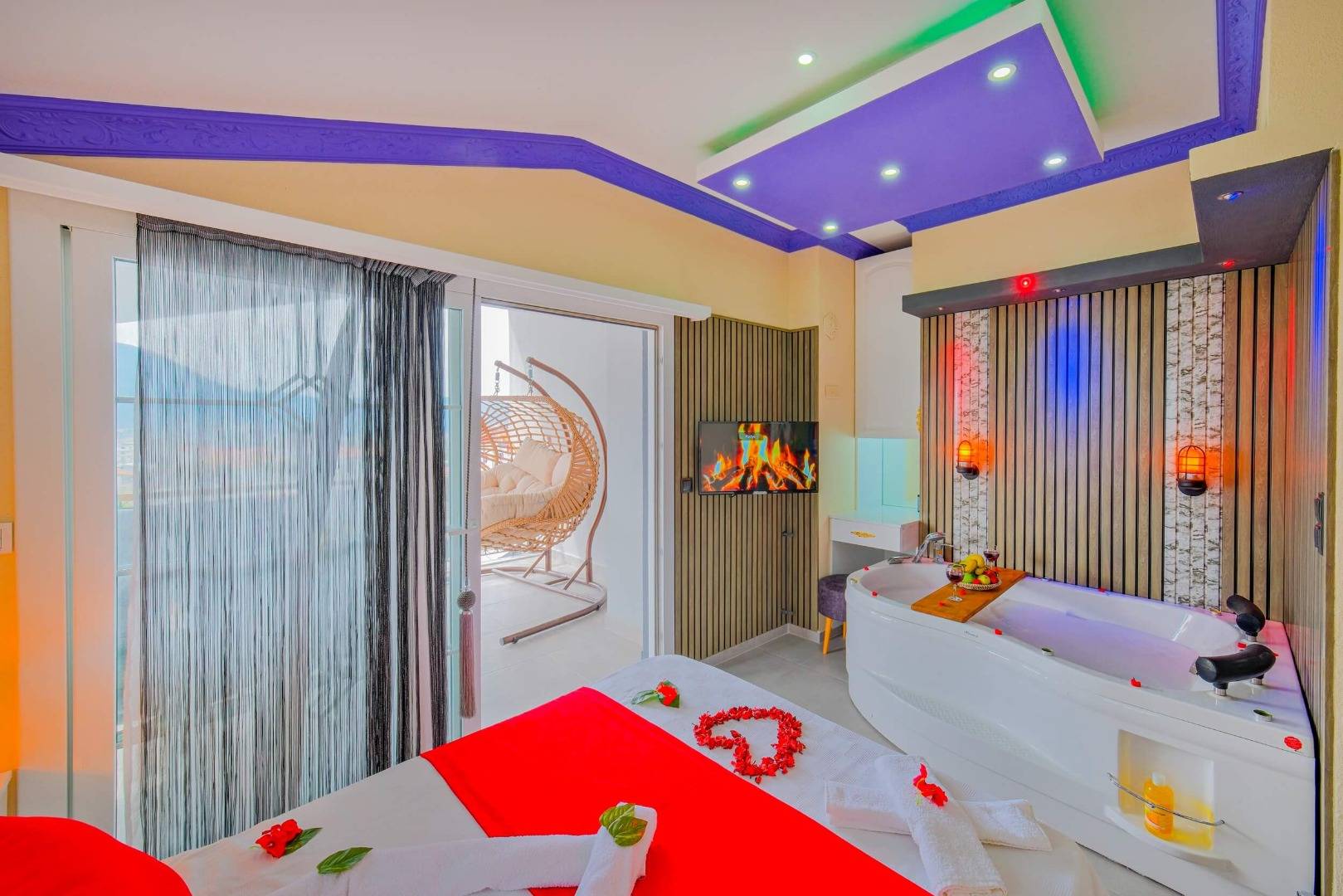Fethiye Karaçulha'da Doğa İçerisinde, Özel Havuzlu, Konforlu Villa