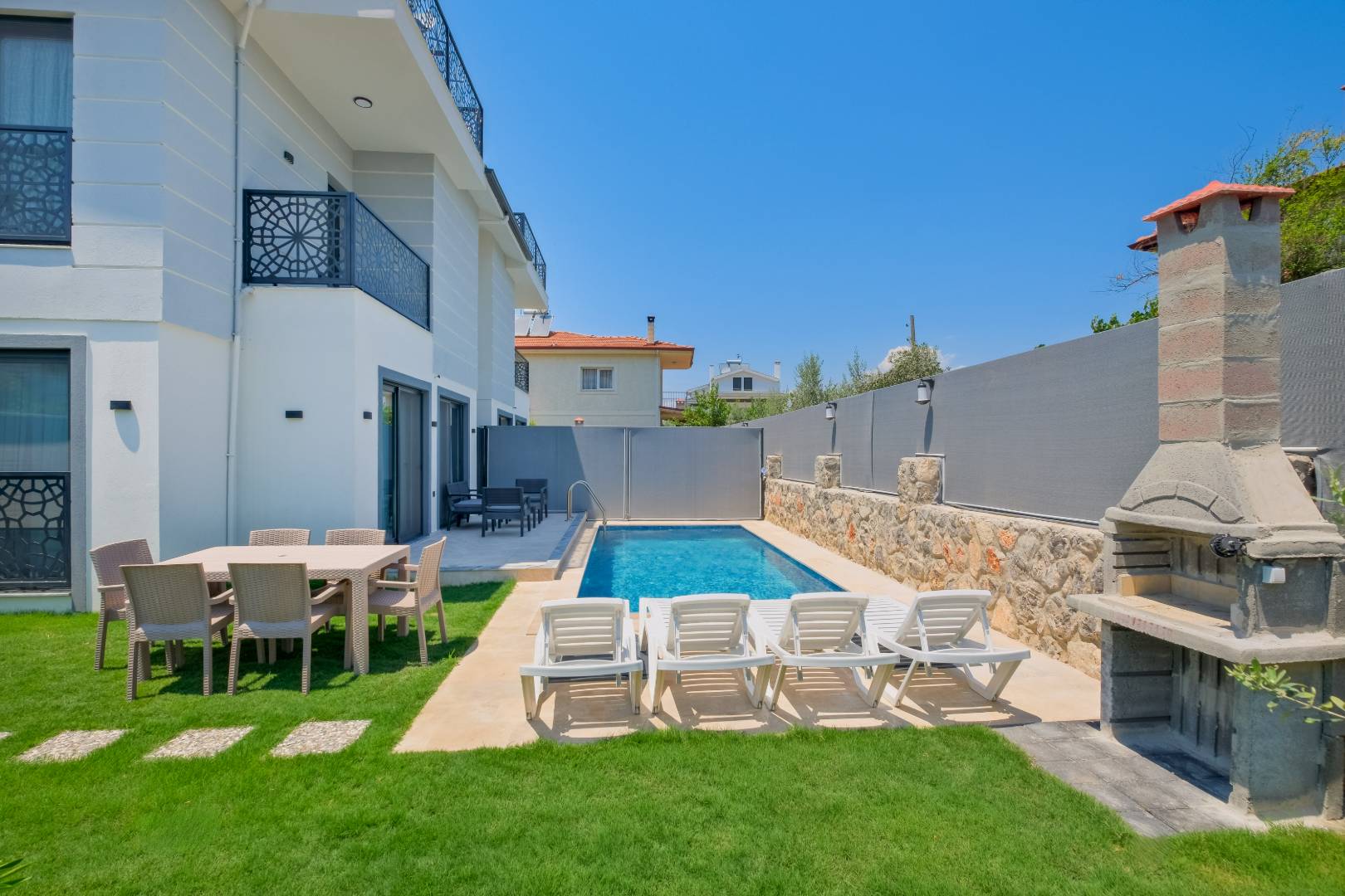 Fethiye Karaçulha'da Merkeze Yakın, Özel Havuzlu, İkiz Villa