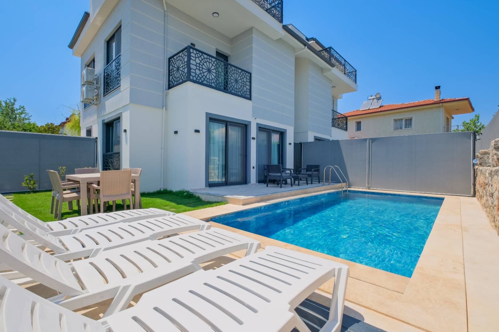 Fethiye Karaçulha'da Merkeze Yakın, Özel Havuzlu, İkiz Villa