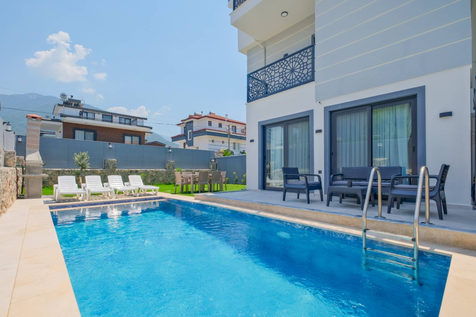 Fethiye Karaçulha'da Merkeze Yakın, Özel Havuzlu, İkiz Villa