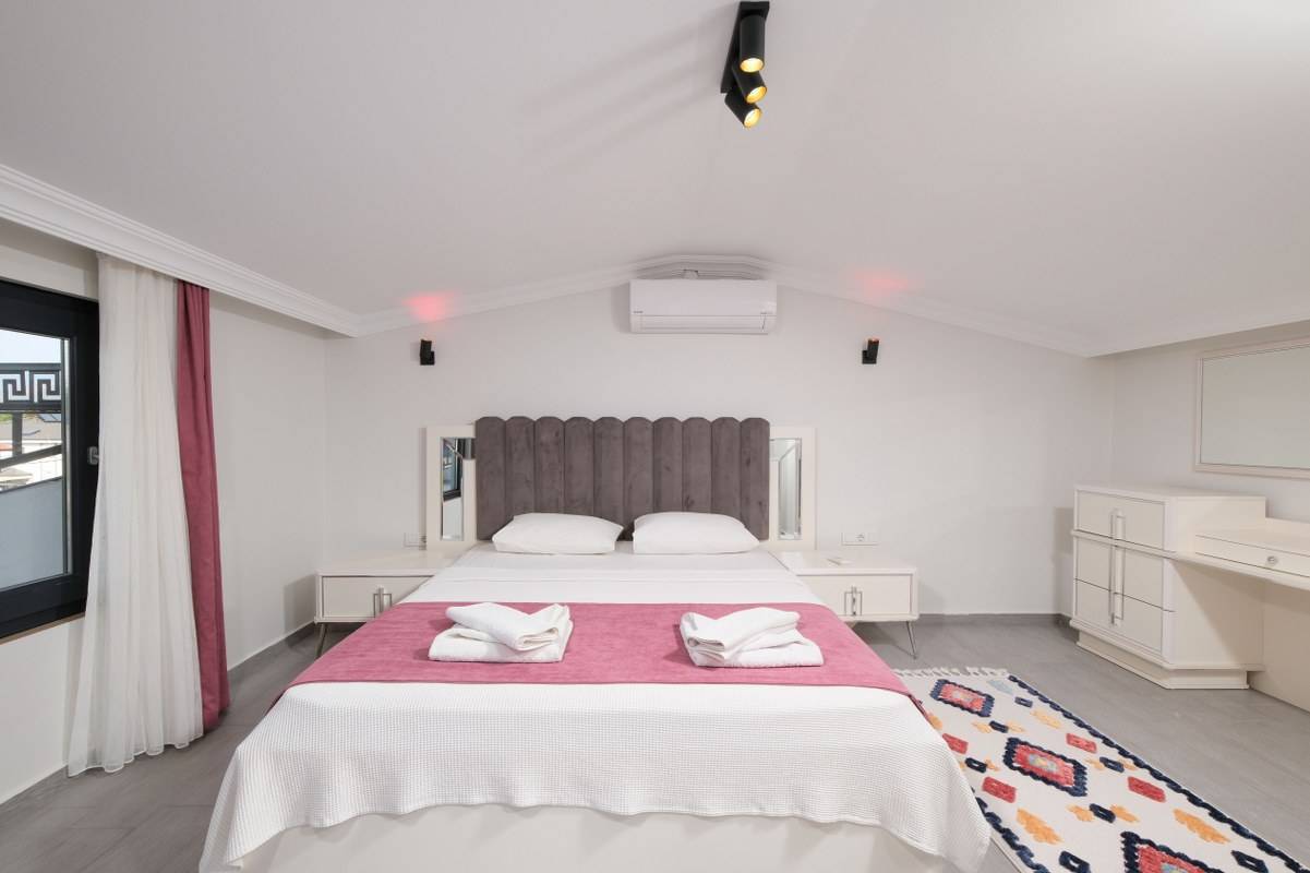 Fethiye Karaçulha'da Modern Tasarıma Sahip, Özel Havuzlu, Saunalı, Hamamlı Villa