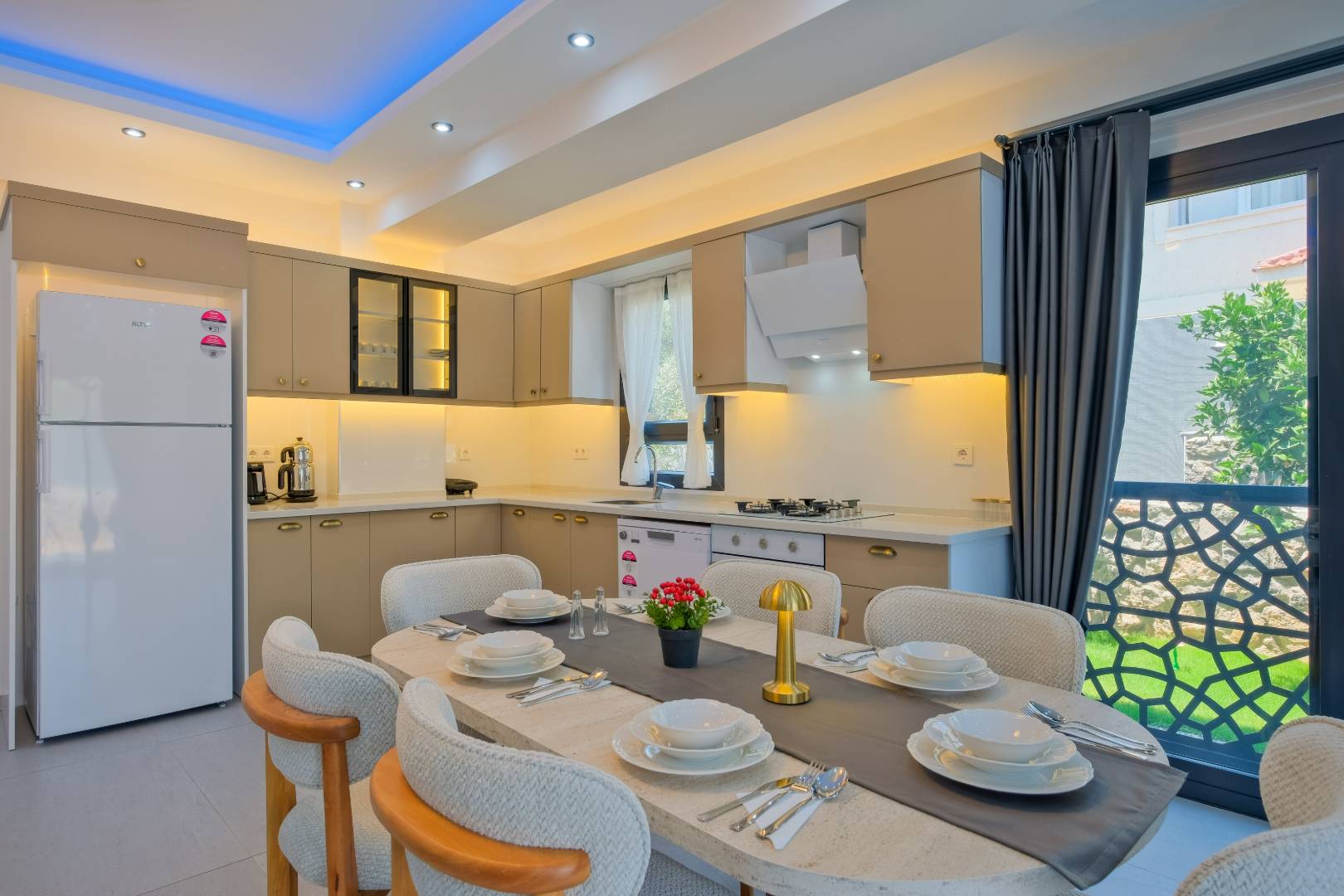 Fethiye Karaçulha'da Sakin Konumda, Özel Havuzlu, Geniş Villa