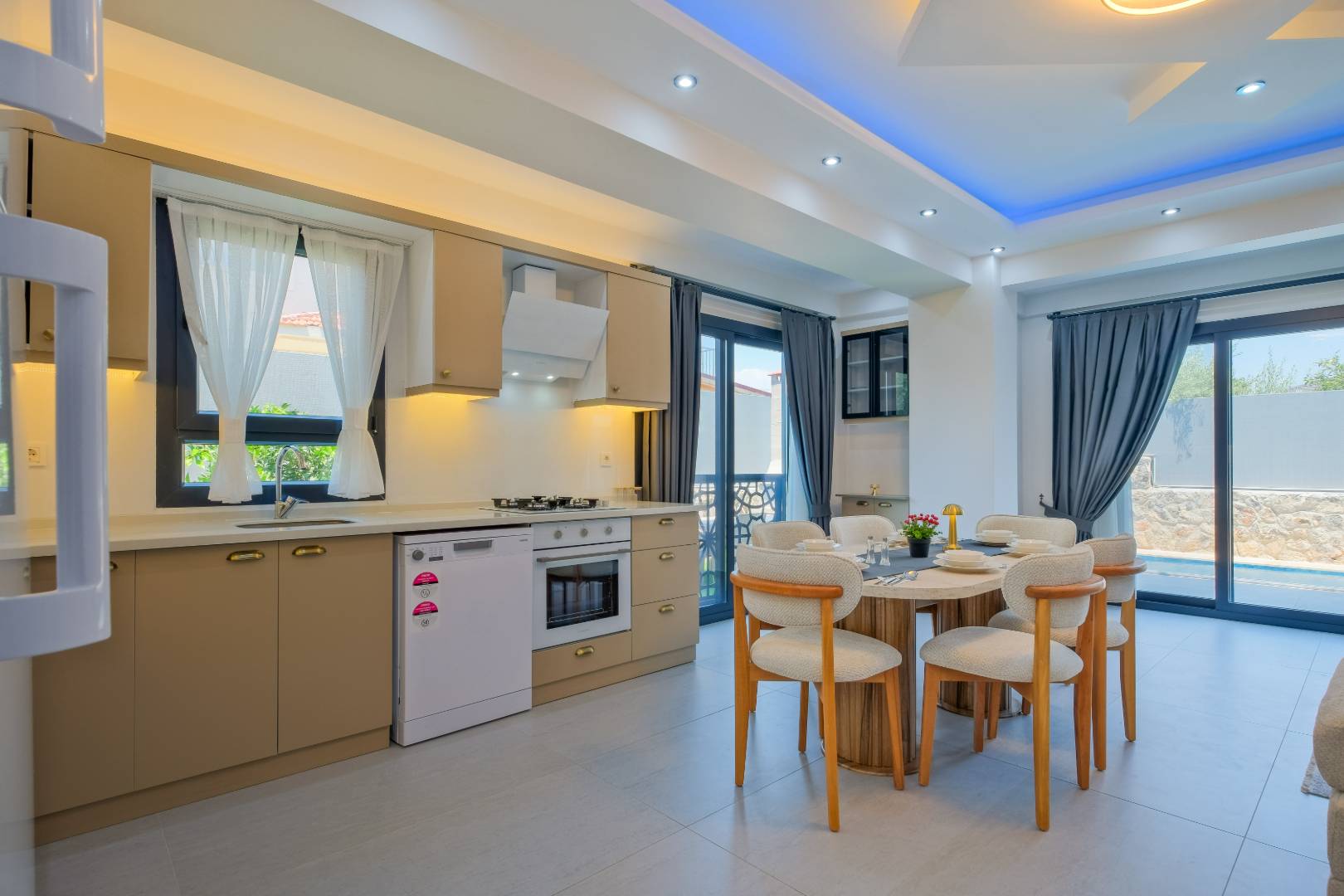 Fethiye Karaçulha'da Sakin Konumda, Özel Havuzlu, Geniş Villa