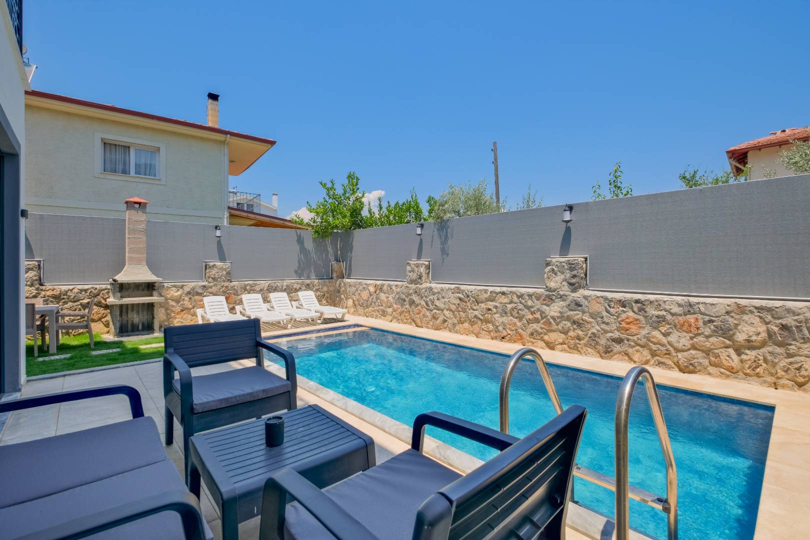 Fethiye Karaçulha'da Sakin Konumda, Özel Havuzlu, Geniş Villa