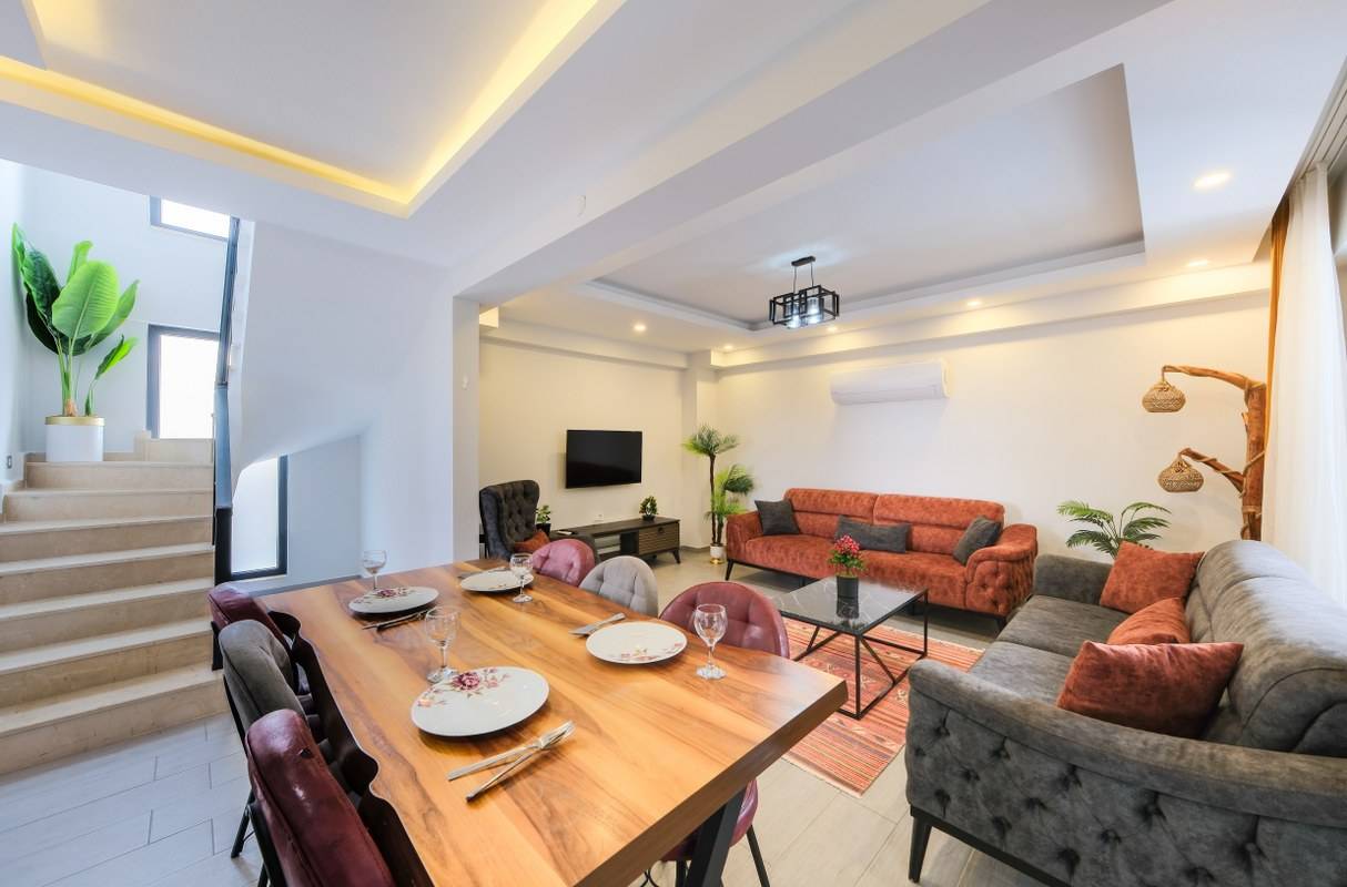 Fethiye Karaçulha'da Yemyeşil Bahçeli, Özel Havuzlu, Lüks Villa