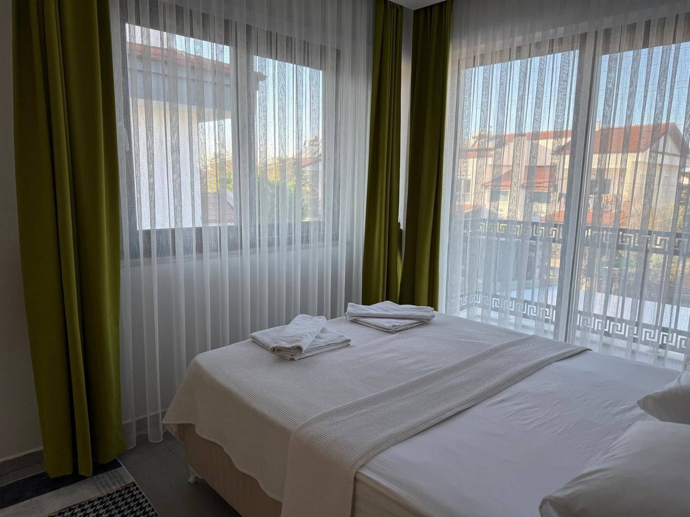 Fethiye Karaçulha'da Yemyeşil Bahçeli, Özel Havuzlu, Lüks Villa