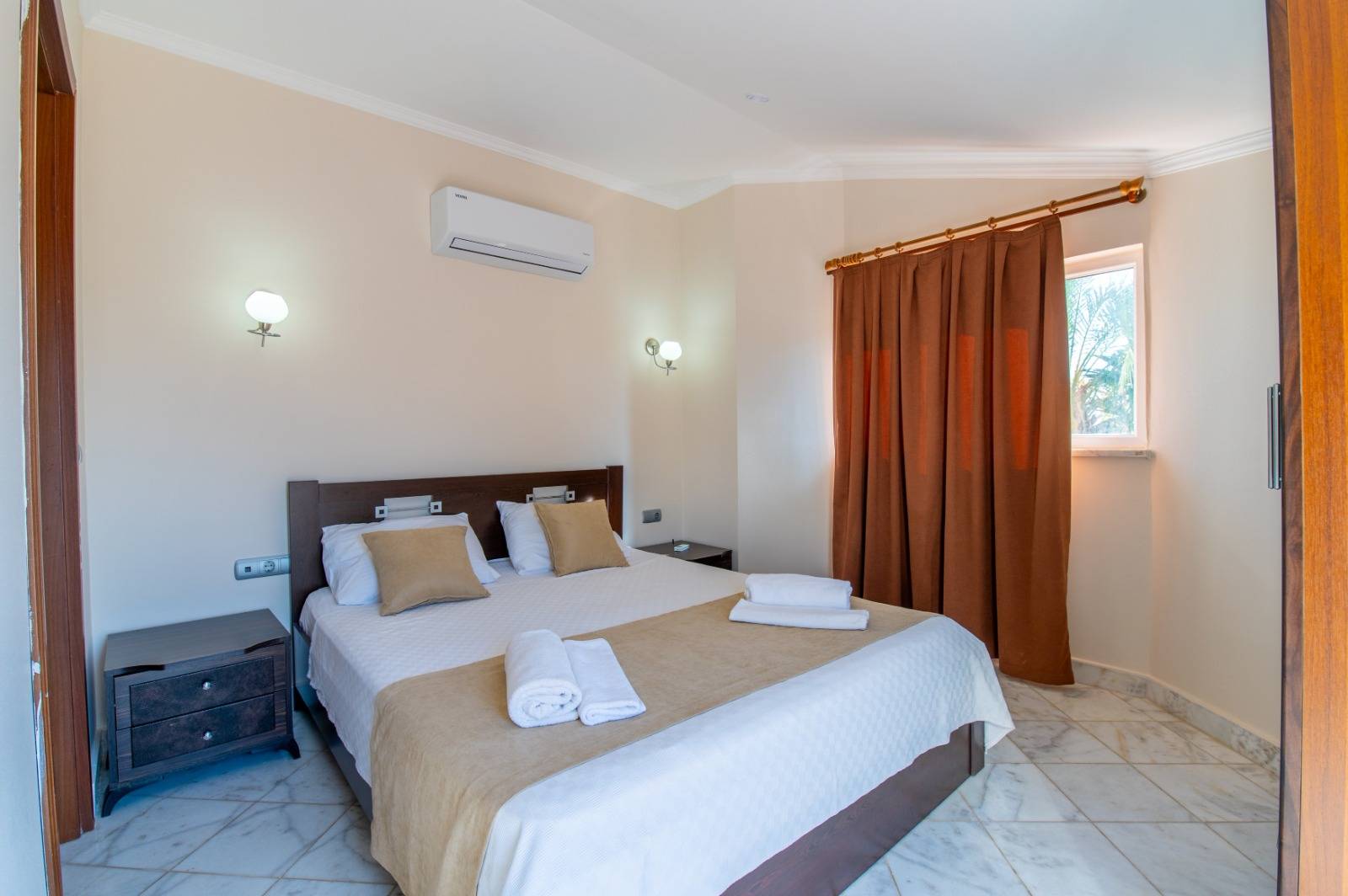 Fethiye Karagedik'te Site İçerisinde, Özel Havuzlu, 5+1 Villa