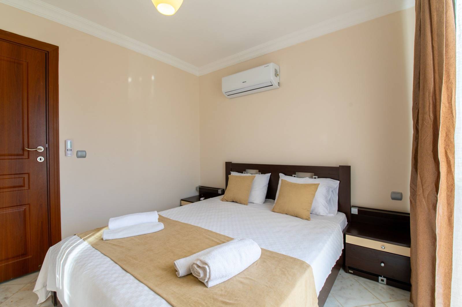 Fethiye Karagedik'te Site İçerisinde, Özel Havuzlu, 5+1 Villa