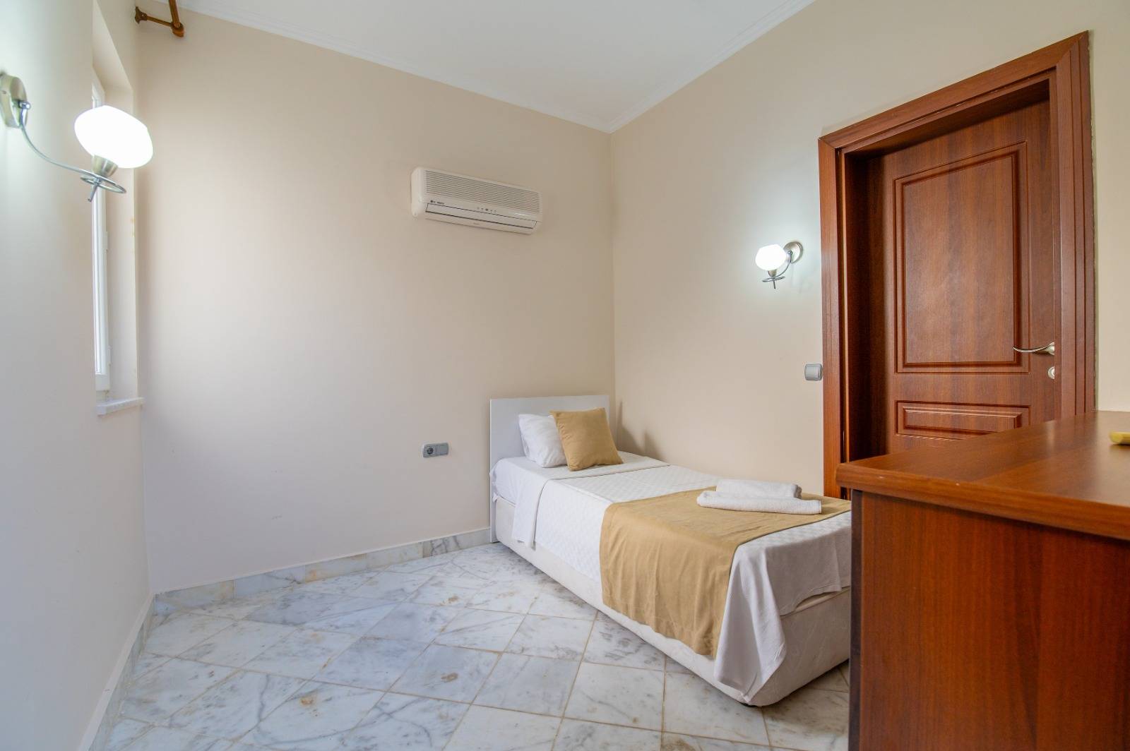 Fethiye Karagedik'te Site İçerisinde, Özel Havuzlu, 5+1 Villa