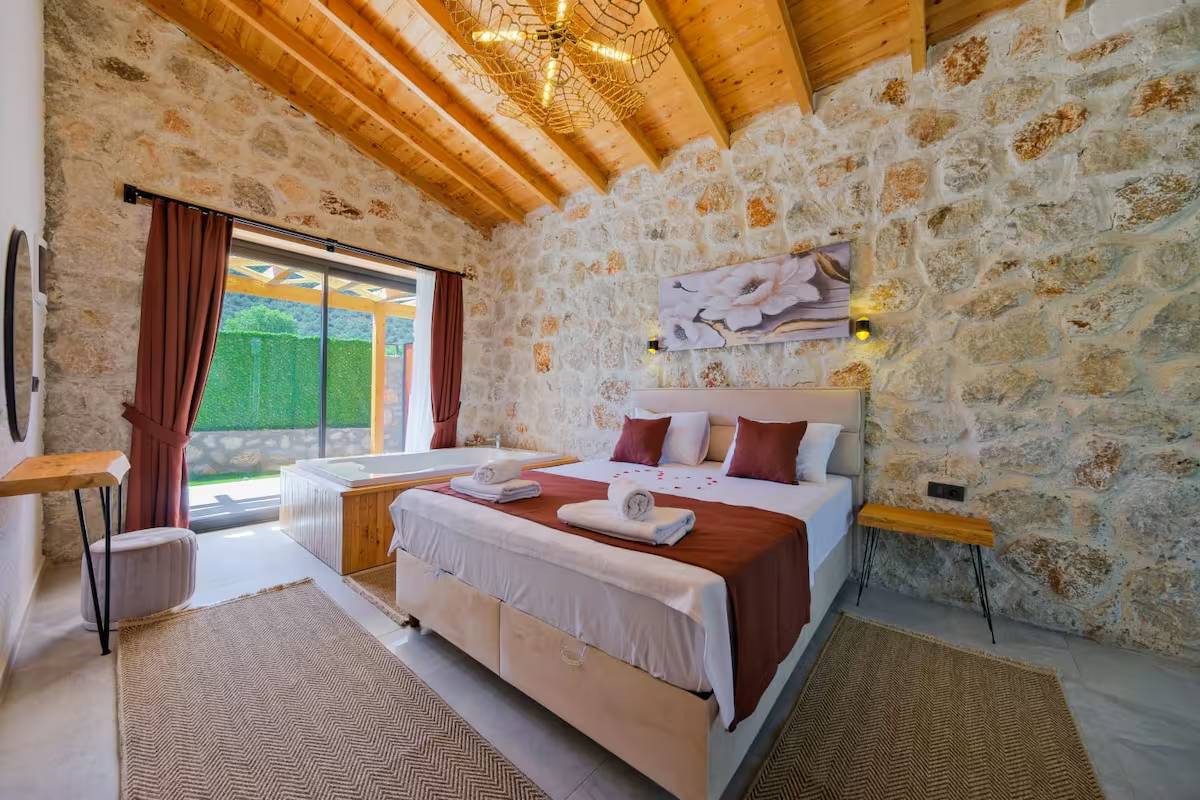 Fethiye Karakeçeliler'de Doğa İçerisinde, Özel Havuzlu, Balayı Villası
