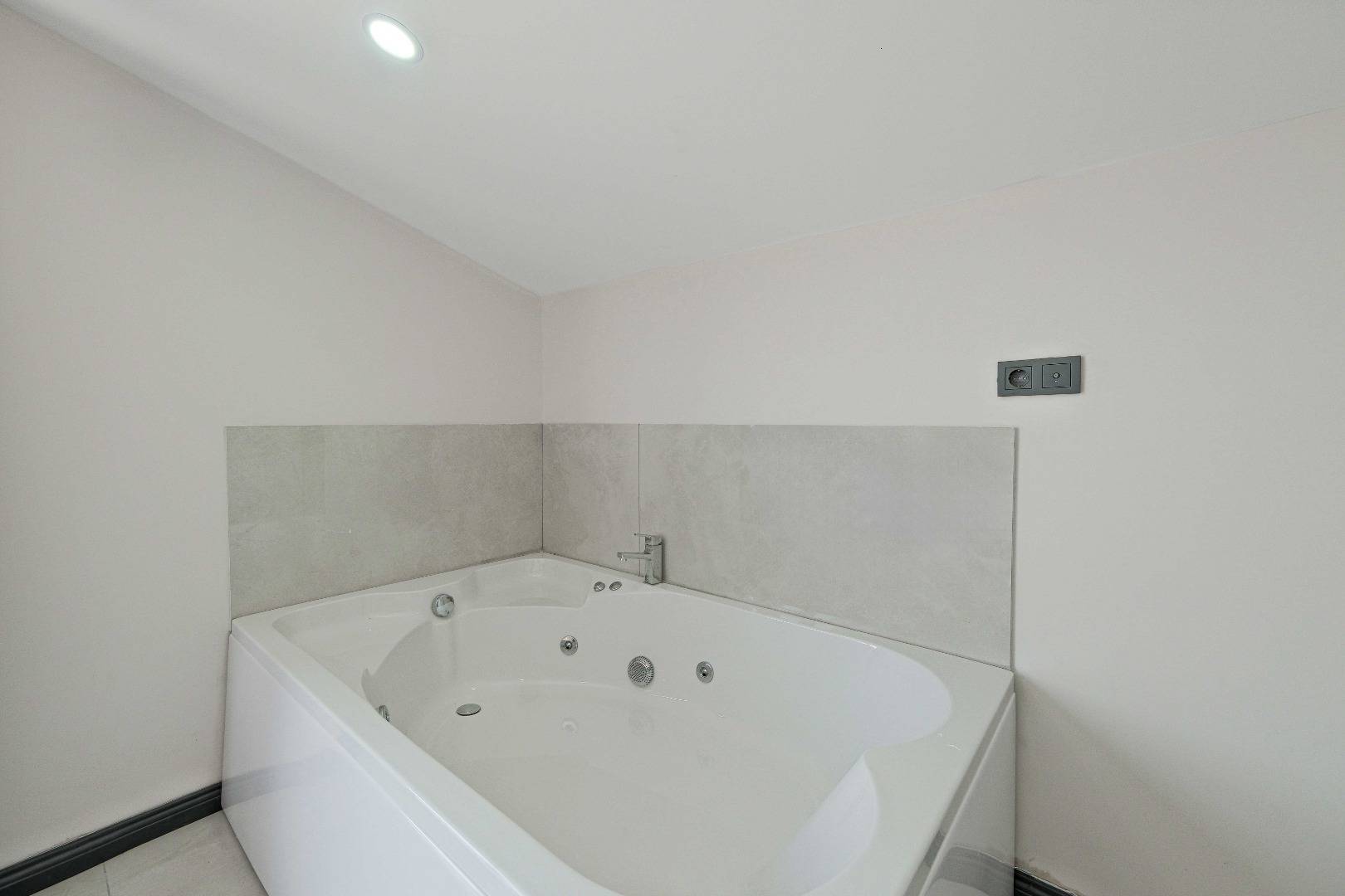 Fethiye Kargı'da Geniş Bahçeli, Özel Havuzlu, Jakuzili Villa
