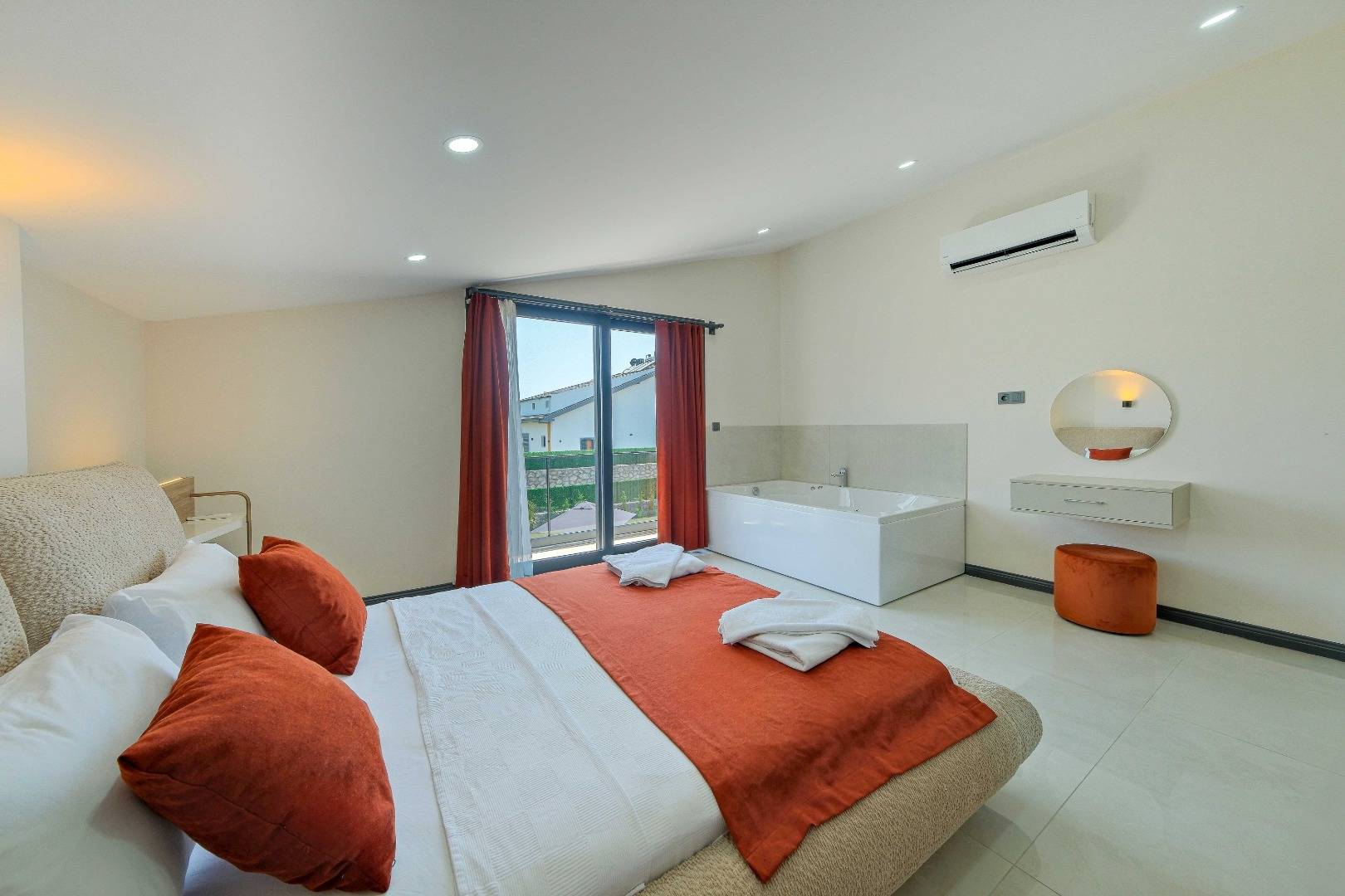 Fethiye Kargı'da Huzurlu Doğa İçerisinde, Özel Havuzlu, Saunalı Villa
