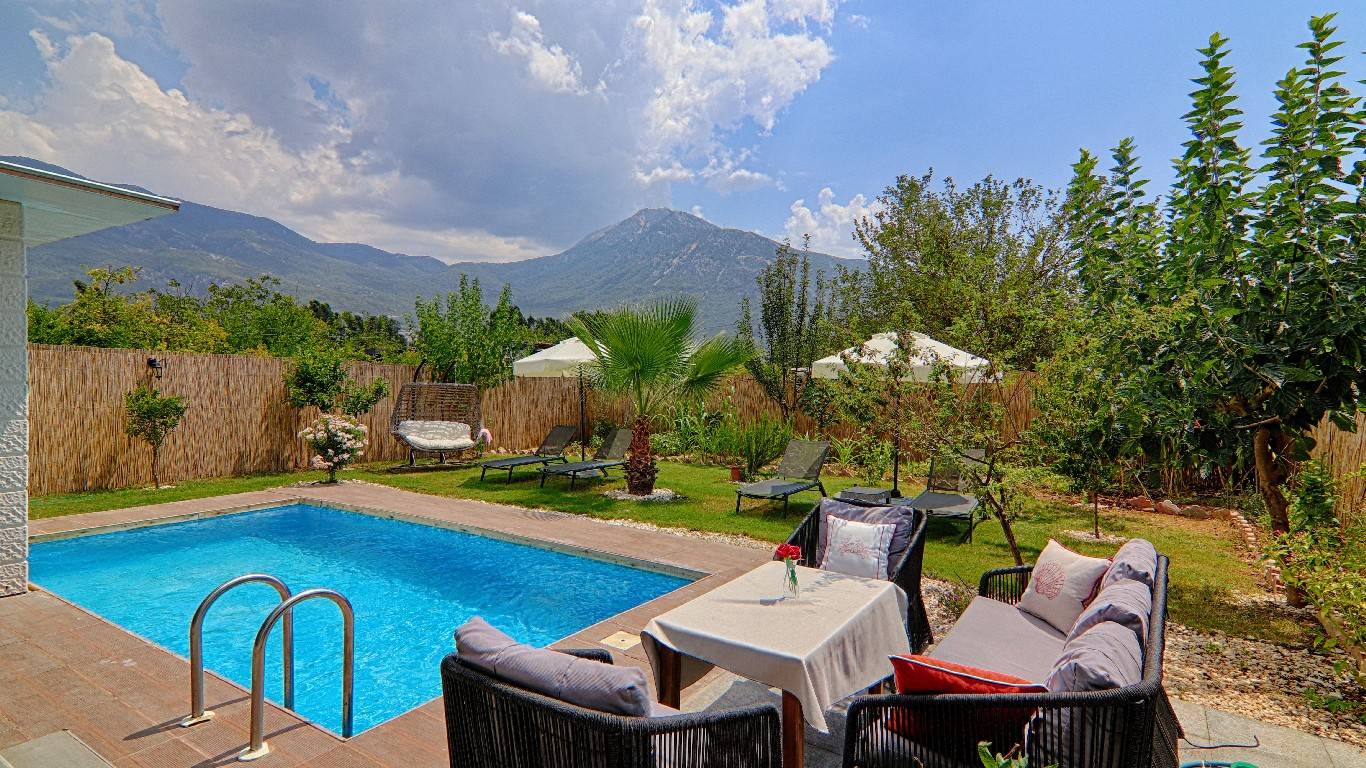 Fethiye Ölüdeniz'de Yemyeşil Bahçeli, Özel Havuzlu, 2+1 Villa