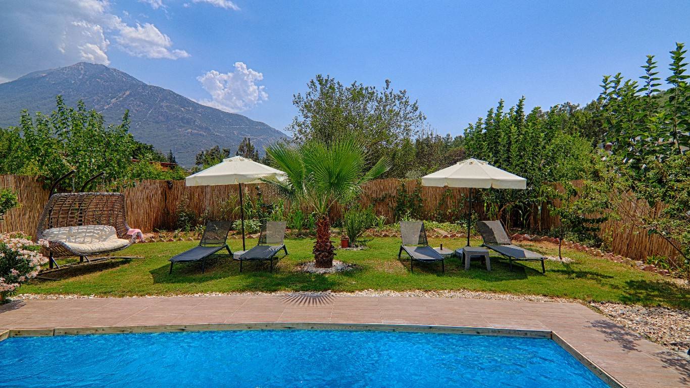 Fethiye Ölüdeniz'de Yemyeşil Bahçeli, Özel Havuzlu, 2+1 Villa