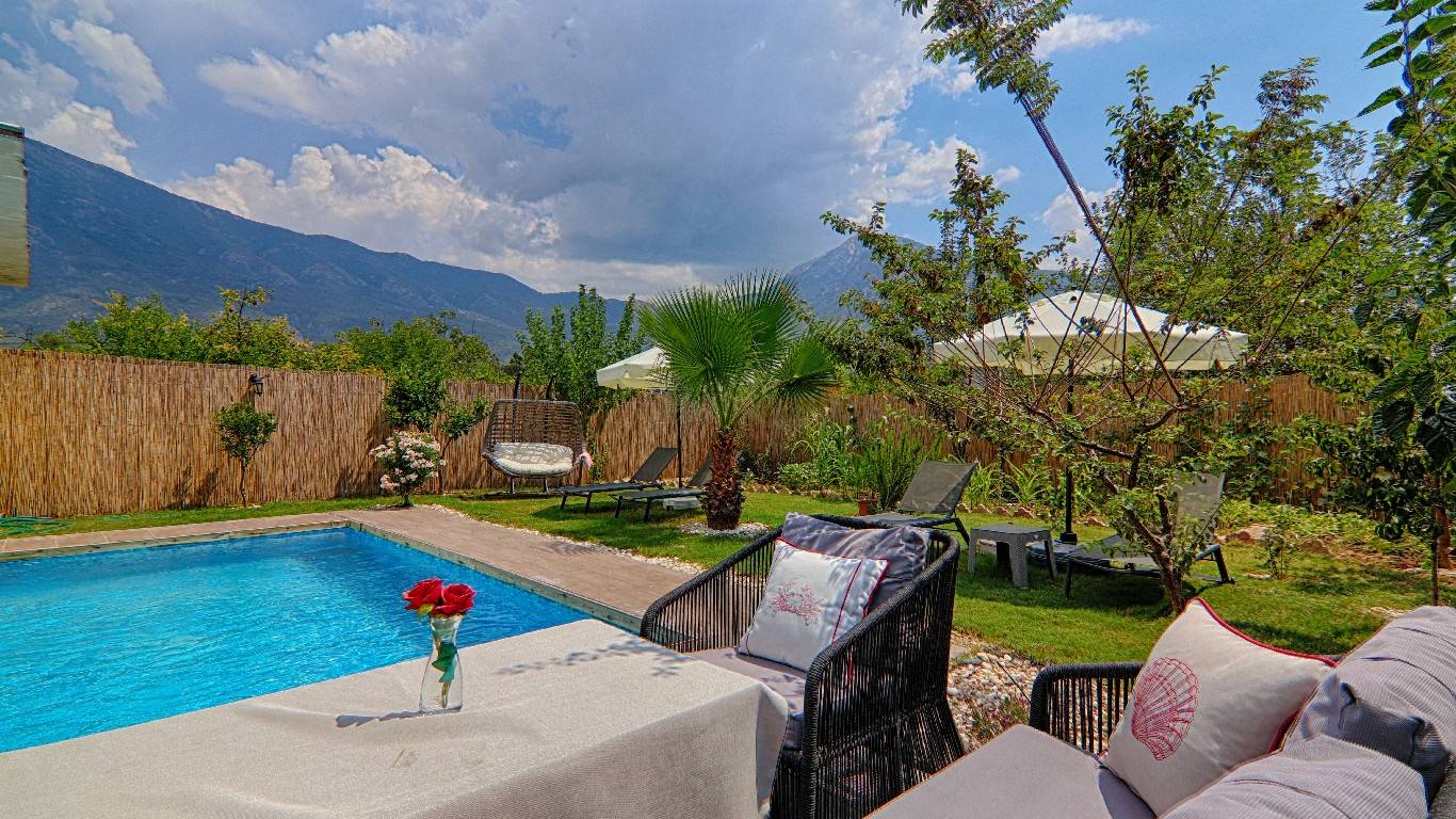 Fethiye Ölüdeniz'de Yemyeşil Bahçeli, Özel Havuzlu, 2+1 Villa