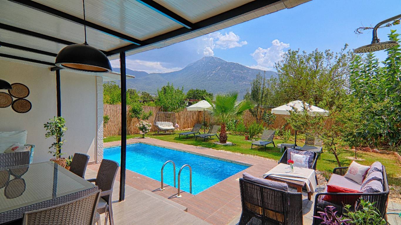 Fethiye Ölüdeniz'de Yemyeşil Bahçeli, Özel Havuzlu, 2+1 Villa