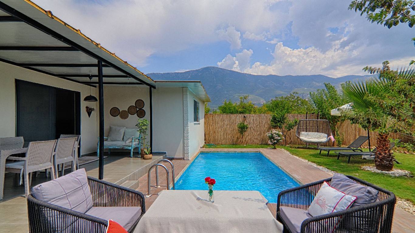 Fethiye Ölüdeniz'de Yemyeşil Bahçeli, Özel Havuzlu, 2+1 Villa
