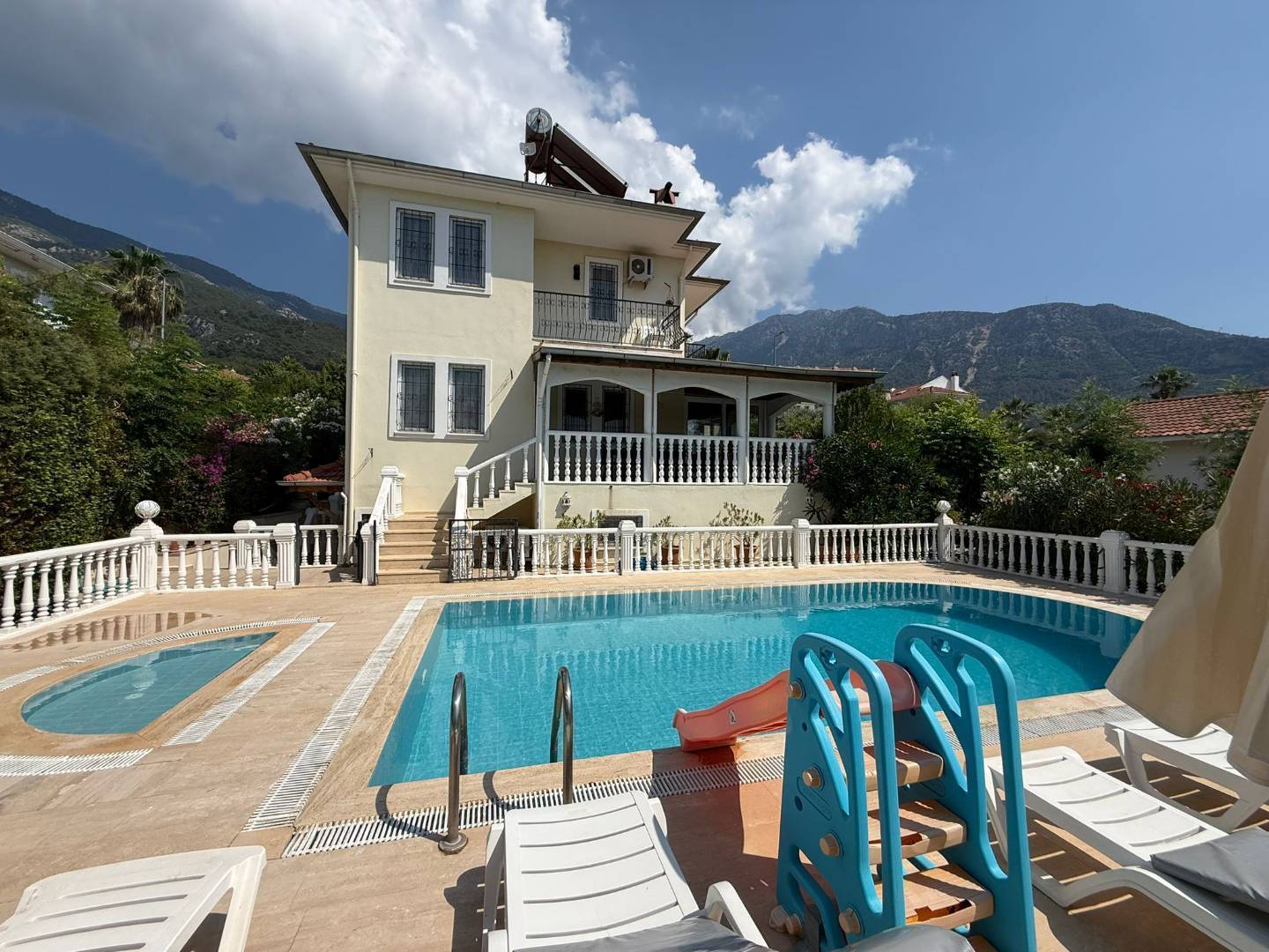 Fethiye Ölüdeniz'de 12 Kişilik, Özel Havuzlu, Barbekülü Villa