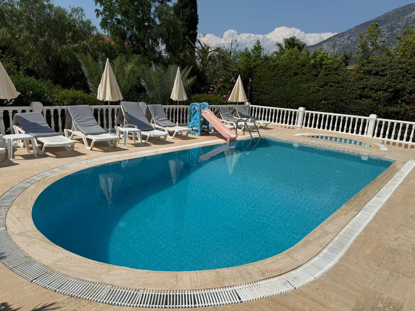 Fethiye Ölüdeniz'de 12 Kişilik, Özel Havuzlu, Barbekülü Villa