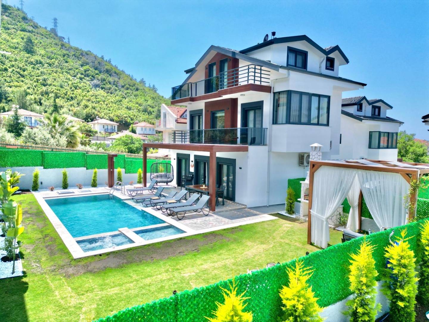 Fethiye Ölüdeniz'de Denize Yakın, Özel Havuzlu, Bahçeli Villa 45853 — 2