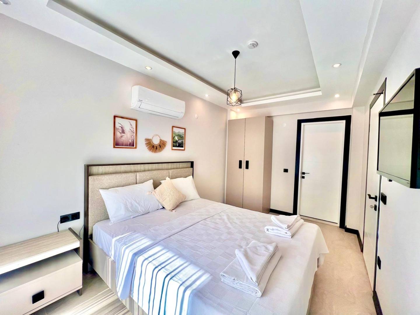 Fethiye Ölüdeniz'de Denize Yakın, Özel Havuzlu, Bahçeli Villa