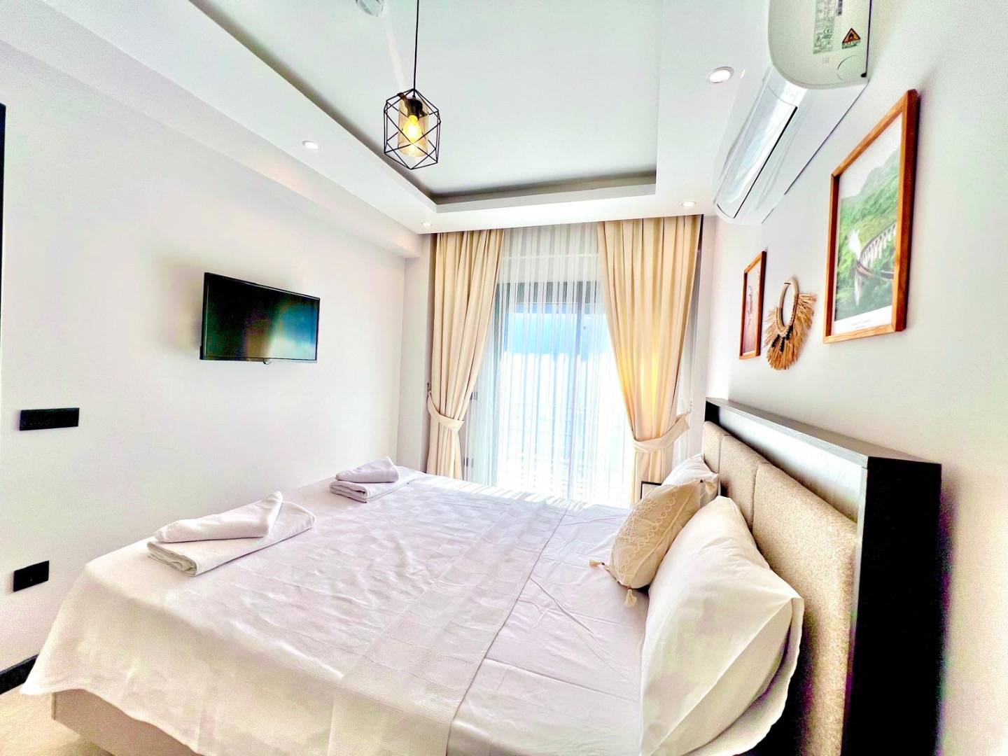 Fethiye Ölüdeniz'de Denize Yakın, Özel Havuzlu, Bahçeli Villa