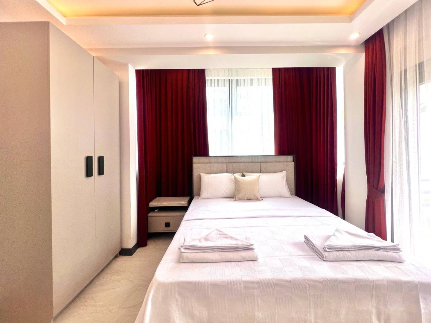 Fethiye Ölüdeniz'de Denize Yakın, Özel Havuzlu, Bahçeli Villa