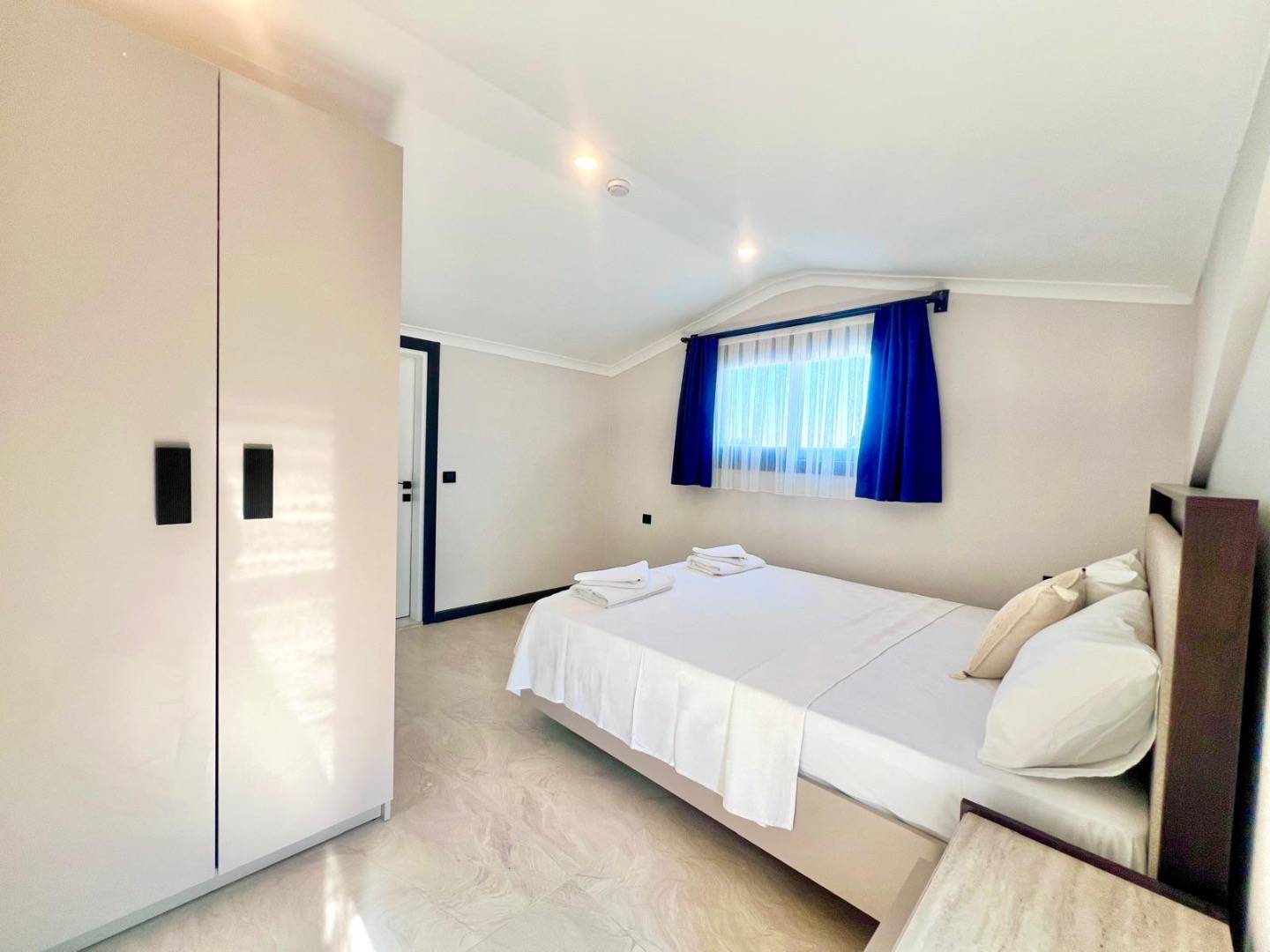 Fethiye Ölüdeniz'de Denize Yakın, Özel Havuzlu, Bahçeli Villa