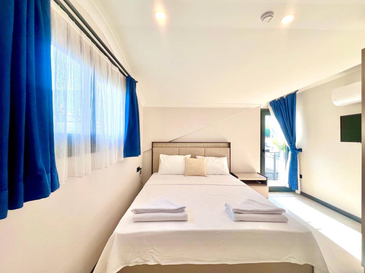Fethiye Ölüdeniz'de Denize Yakın, Özel Havuzlu, Bahçeli Villa