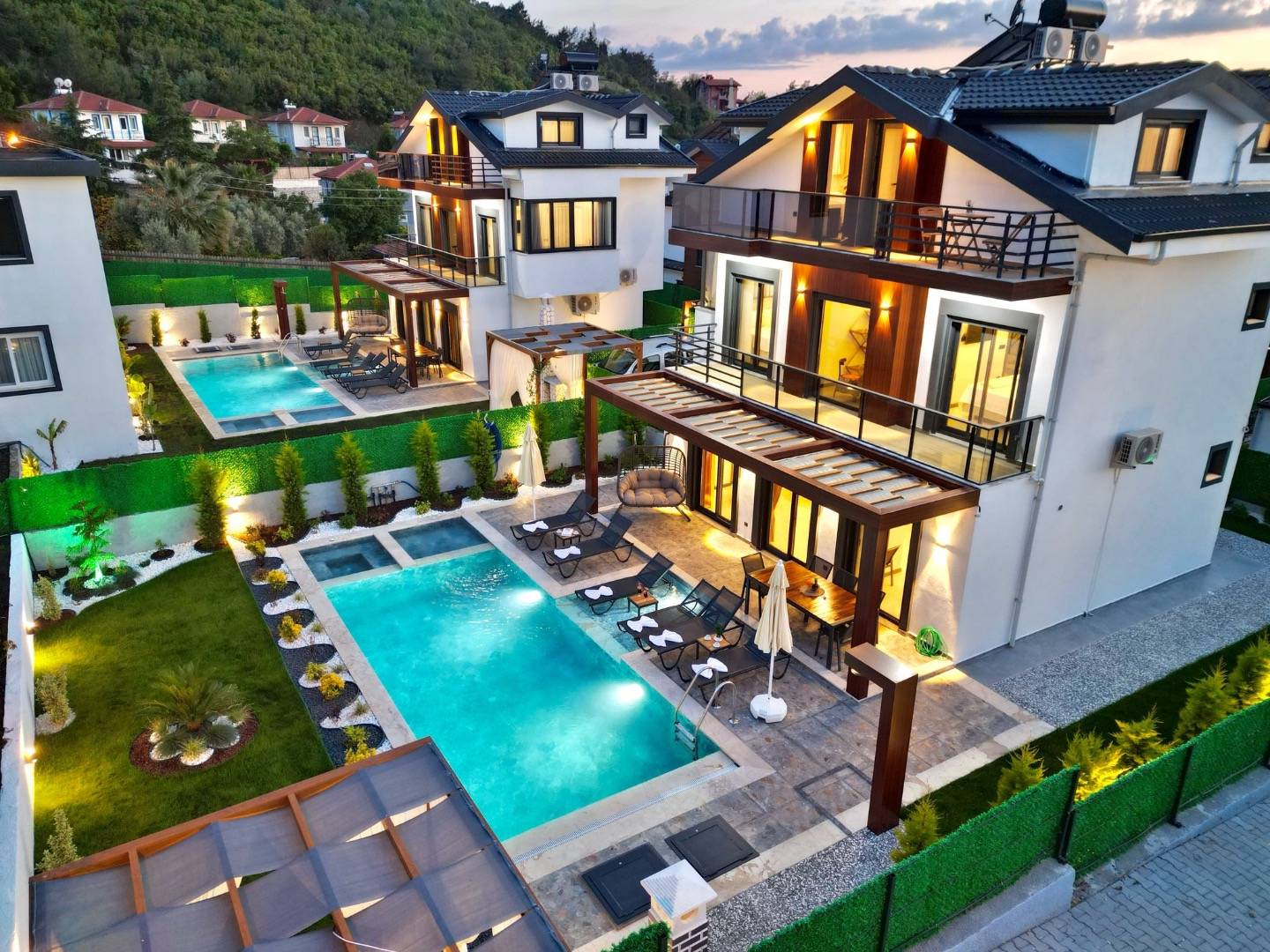 Fethiye Ölüdeniz'de Denize Yakın, Özel Havuzlu, Bahçeli Villa
