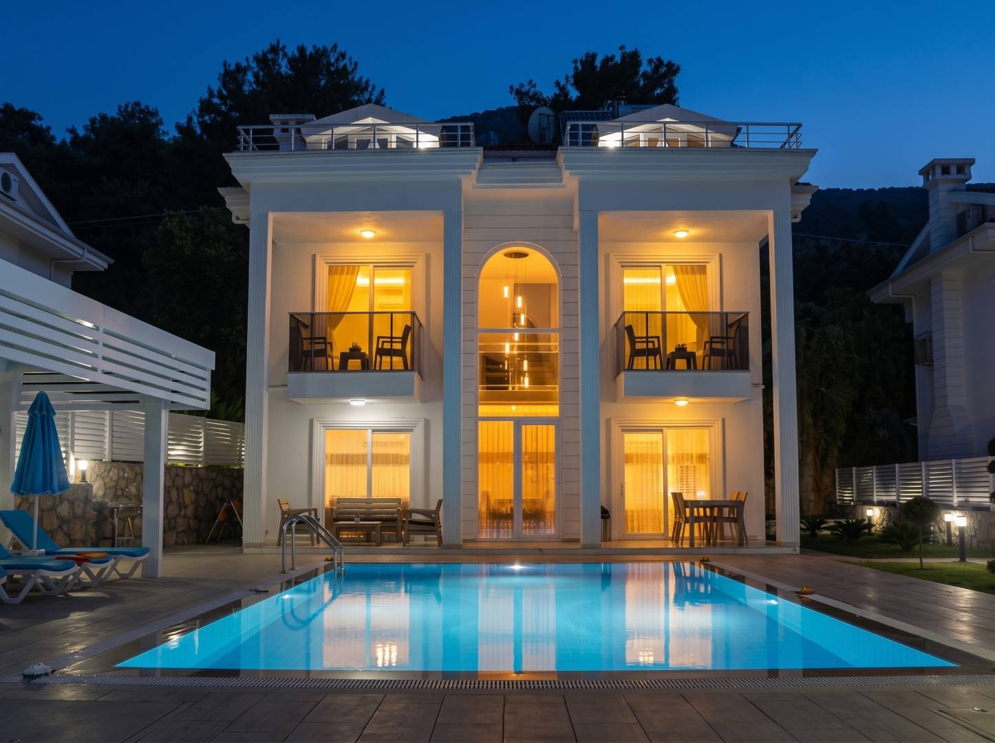Fethiye Ölüdeniz'de Elverişli Konumda, Özel Havuzlu, Modern Villa
