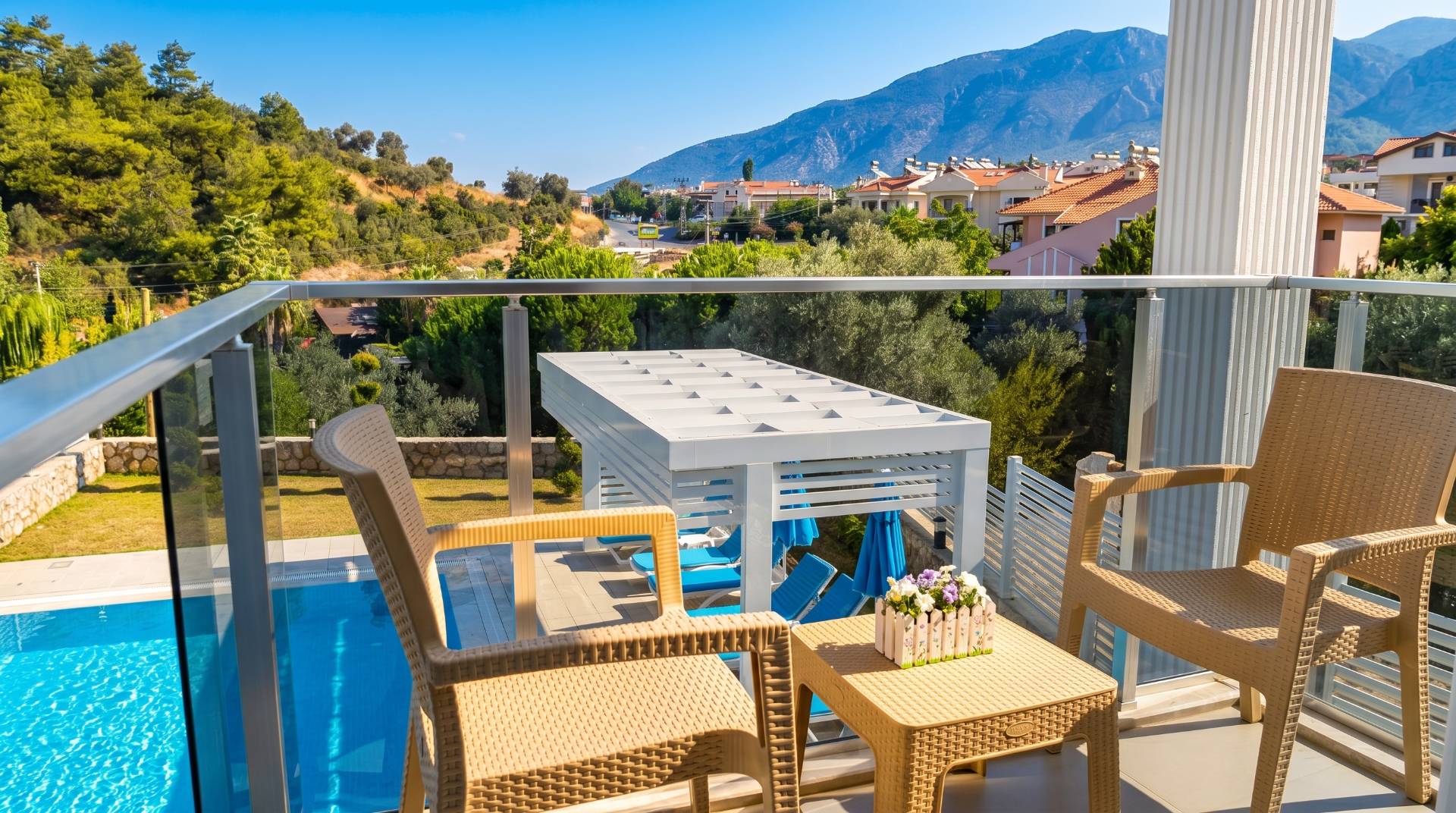 Fethiye Ölüdeniz'de Elverişli Konumda, Özel Havuzlu, Modern Villa