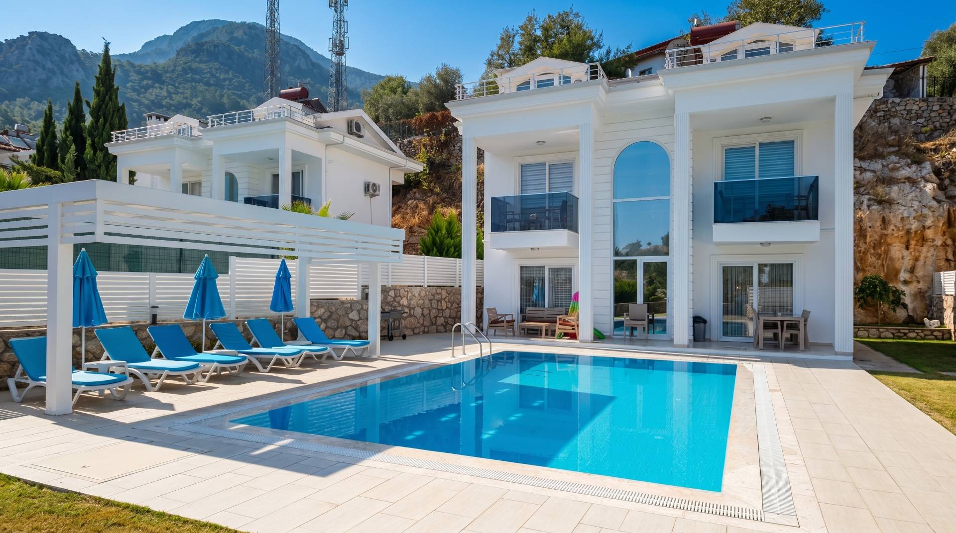 Fethiye Ölüdeniz'de Elverişli Konumda, Özel Havuzlu, Modern Villa 18000 - 1